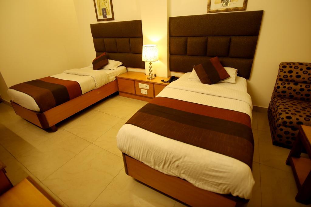 Hotel Parkway Deluxe Neu-Delhi Exterior foto