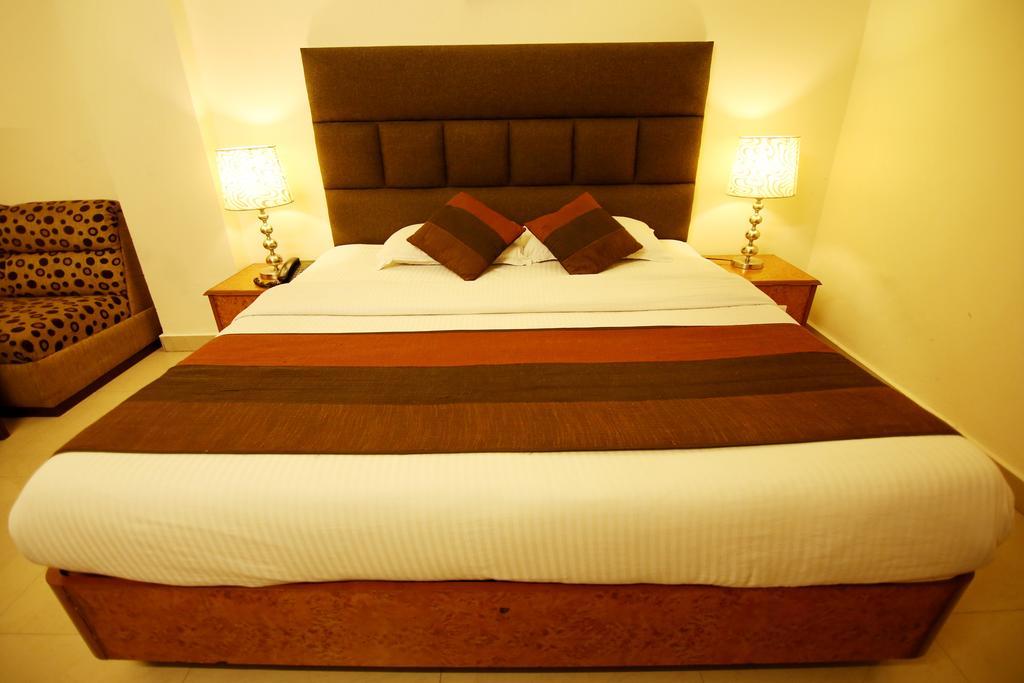Hotel Parkway Deluxe Neu-Delhi Exterior foto