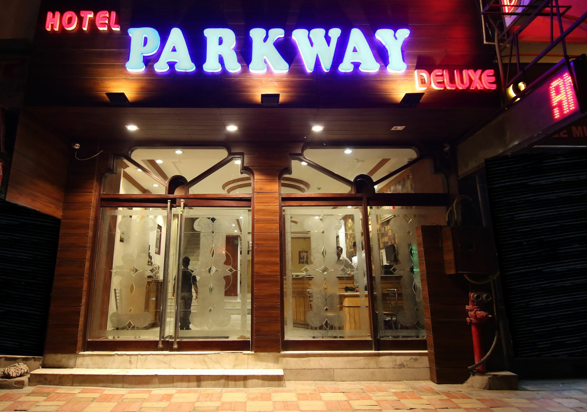 Hotel Parkway Deluxe Neu-Delhi Exterior foto